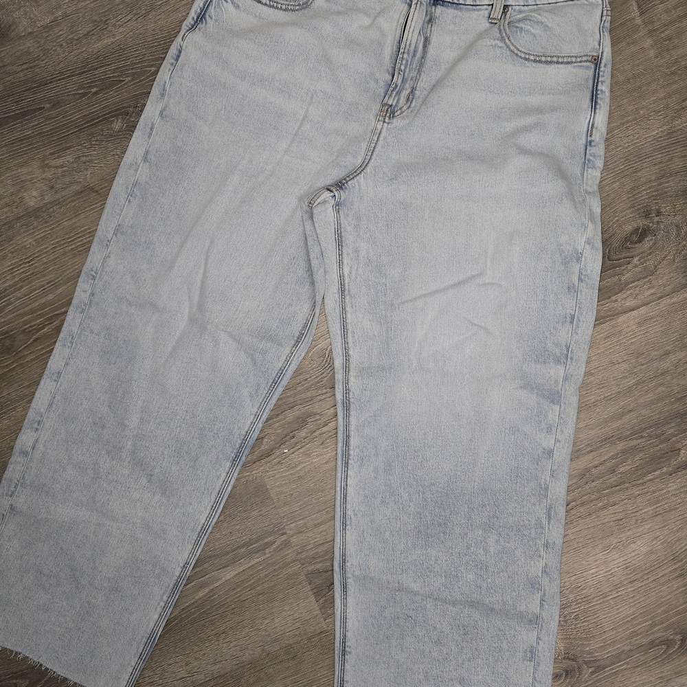 American Eagle Outfitters Women's Light Wash Relaxed Jeans